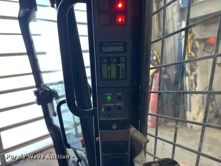 image for item FK1517 2014 Case SR220 skid steer loader