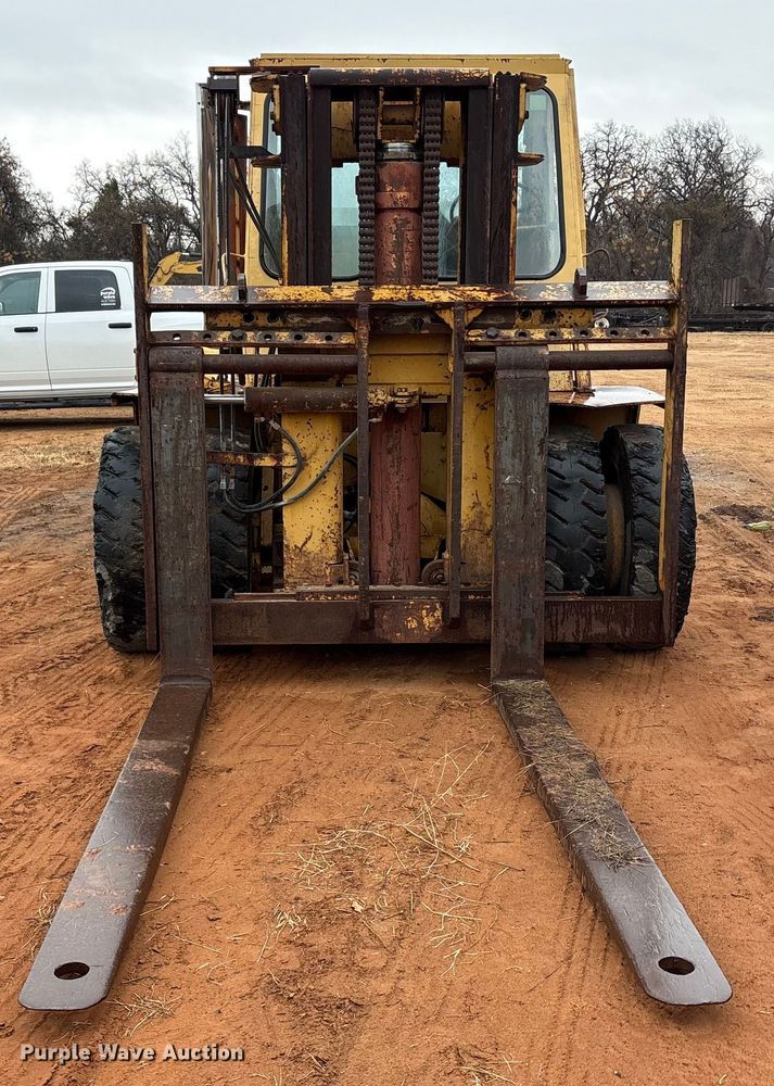 image for item FK2542 Caterpillar 300 forklift