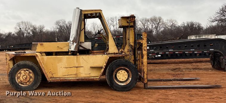 image for item FK2542 Caterpillar 300 forklift
