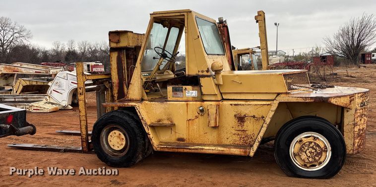 image for item FK2542 Caterpillar 300 forklift