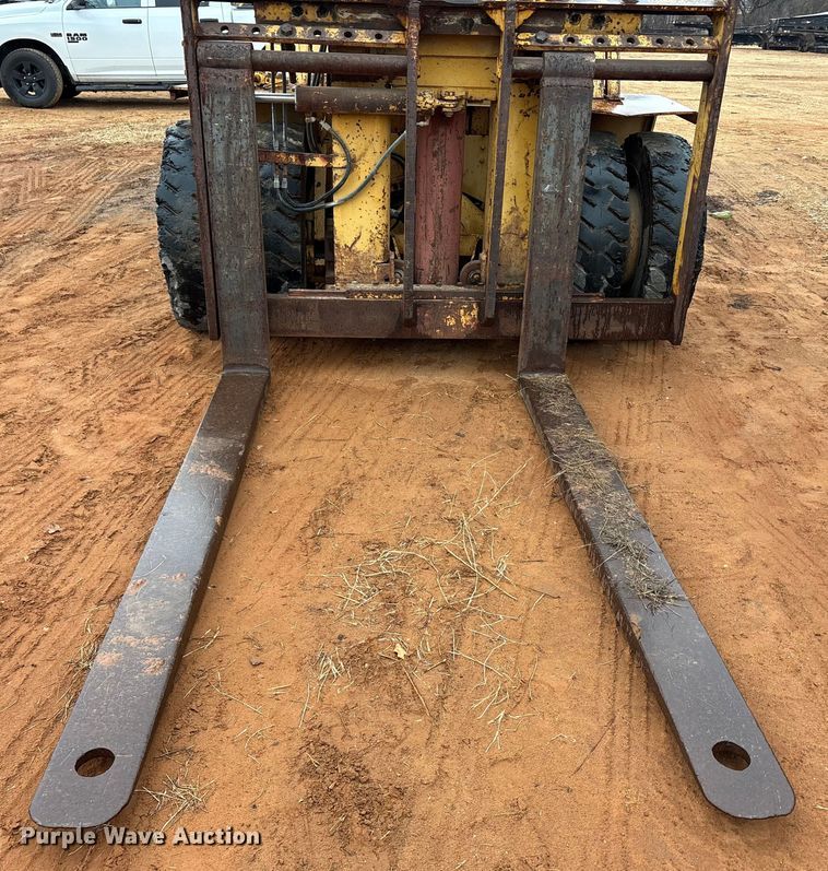 image for item FK2542 Caterpillar 300 forklift