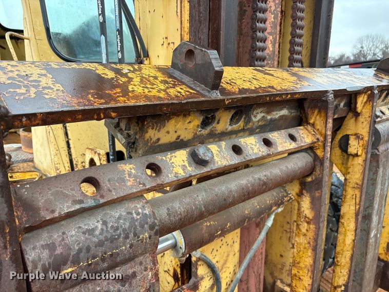 image for item FK2542 Caterpillar 300 forklift