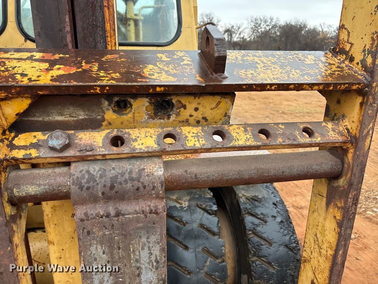 image for item FK2542 Caterpillar 300 forklift