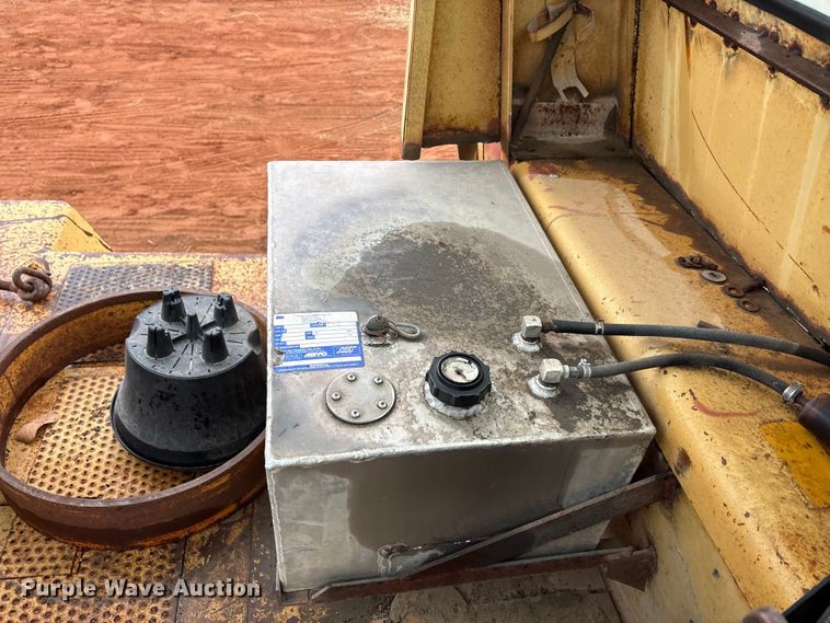 image for item FK2542 Caterpillar 300 forklift