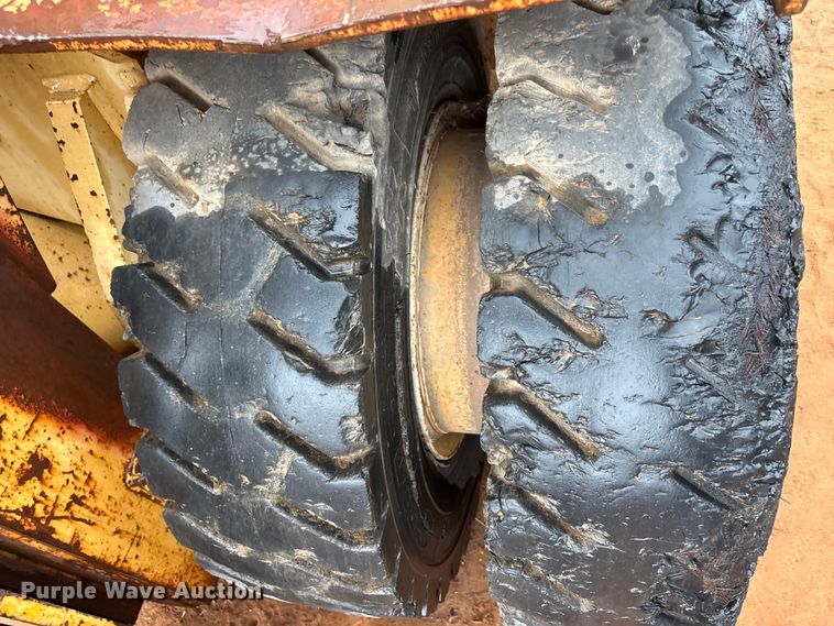 image for item FK2542 Caterpillar 300 forklift