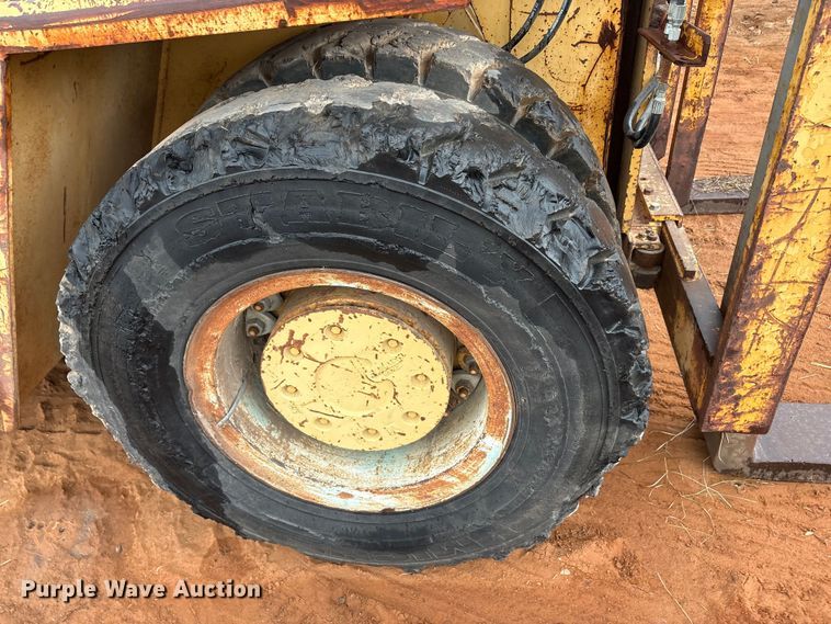 image for item FK2542 Caterpillar 300 forklift