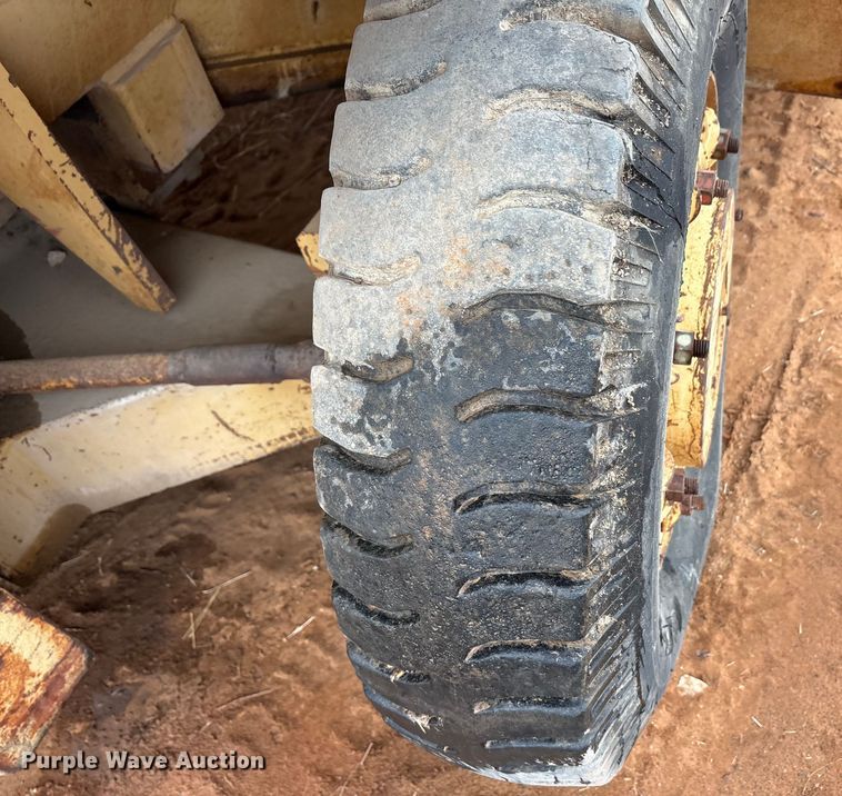 image for item FK2542 Caterpillar 300 forklift