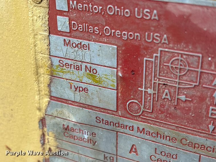 image for item FK2542 Caterpillar 300 forklift