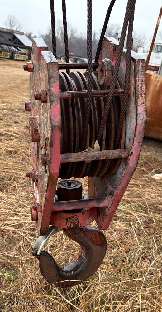 image for item FK2546 Lorain LRT 275D crane