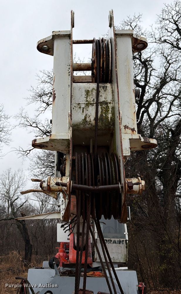 image for item FK2546 Lorain LRT 275D crane