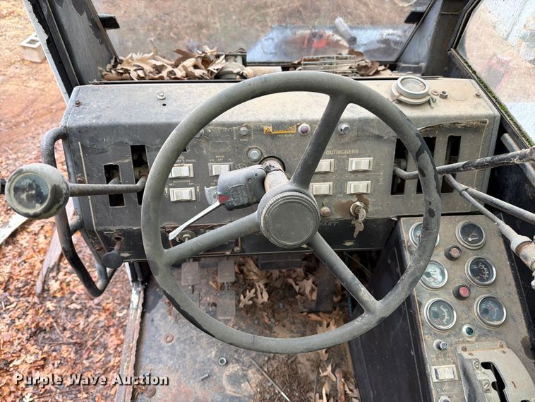 image for item FK2546 Lorain LRT 275D crane