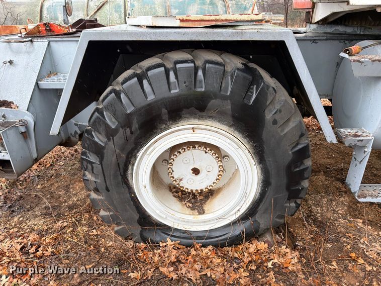 image for item FK2546 Lorain LRT 275D crane