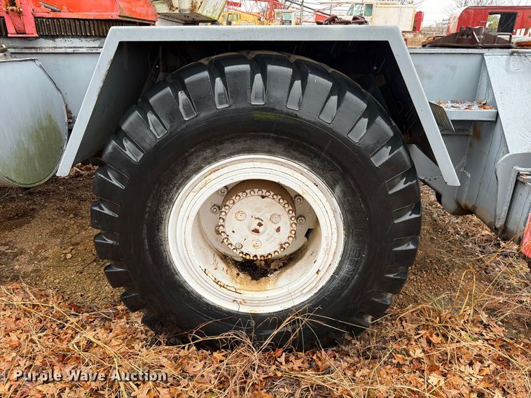 image for item FK2546 Lorain LRT 275D crane