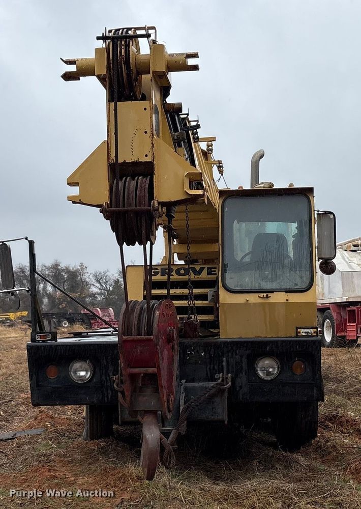 image for item FK2548 1982 Grove 8435G crane truck