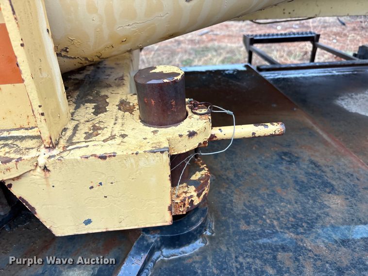 image for item FK2548 1982 Grove 8435G crane truck