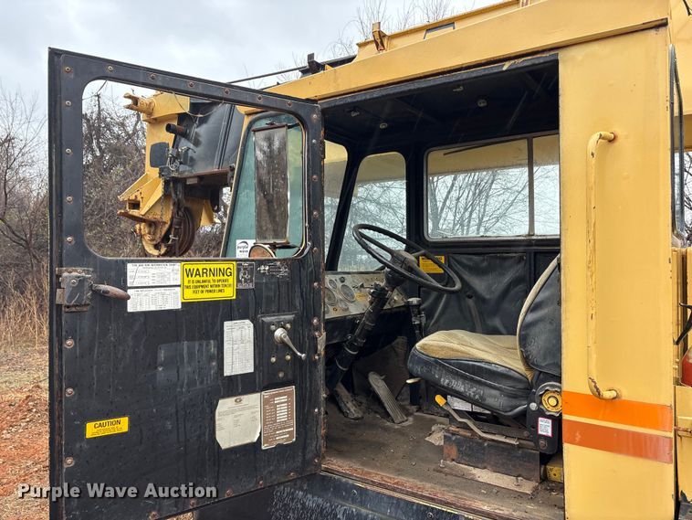 image for item FK2548 1982 Grove 8435G crane truck