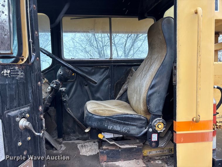 image for item FK2548 1982 Grove 8435G crane truck