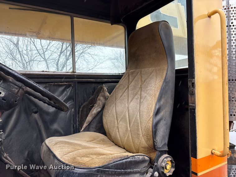 image for item FK2548 1982 Grove 8435G crane truck