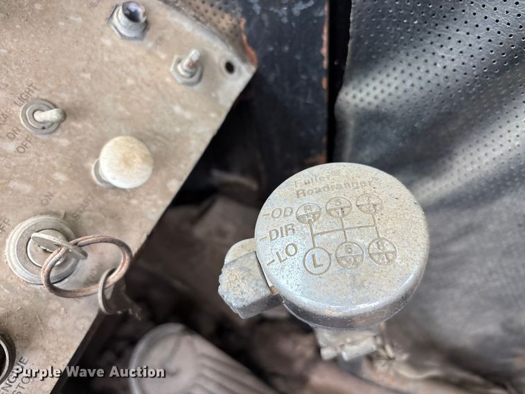 image for item FK2548 1982 Grove 8435G crane truck