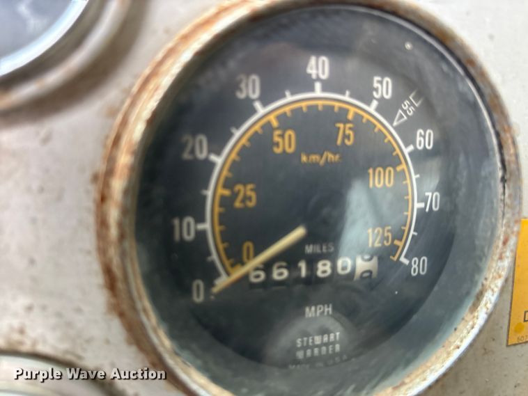 image for item FK2548 1982 Grove 8435G crane truck