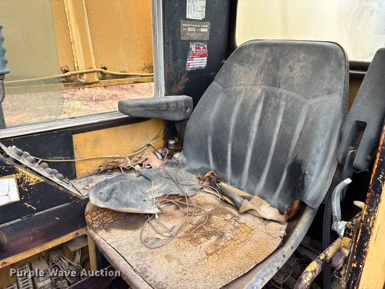 image for item FK2548 1982 Grove 8435G crane truck