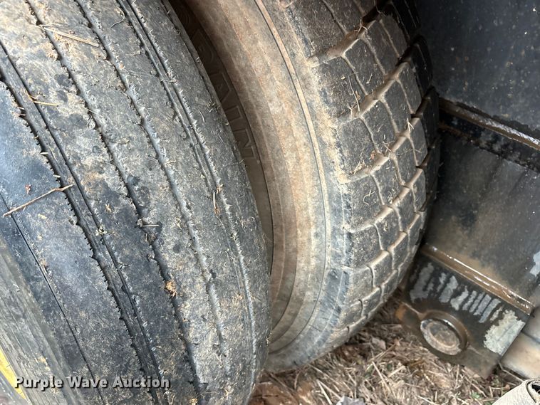 image for item FK2548 1982 Grove 8435G crane truck