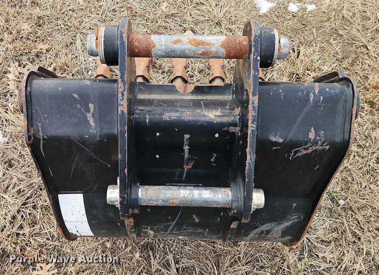 image for item FN5547 Caterpillar 420 backhoe bucket