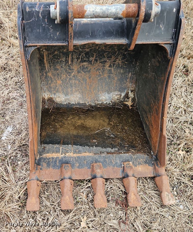 image for item FN5547 Caterpillar 420 backhoe bucket