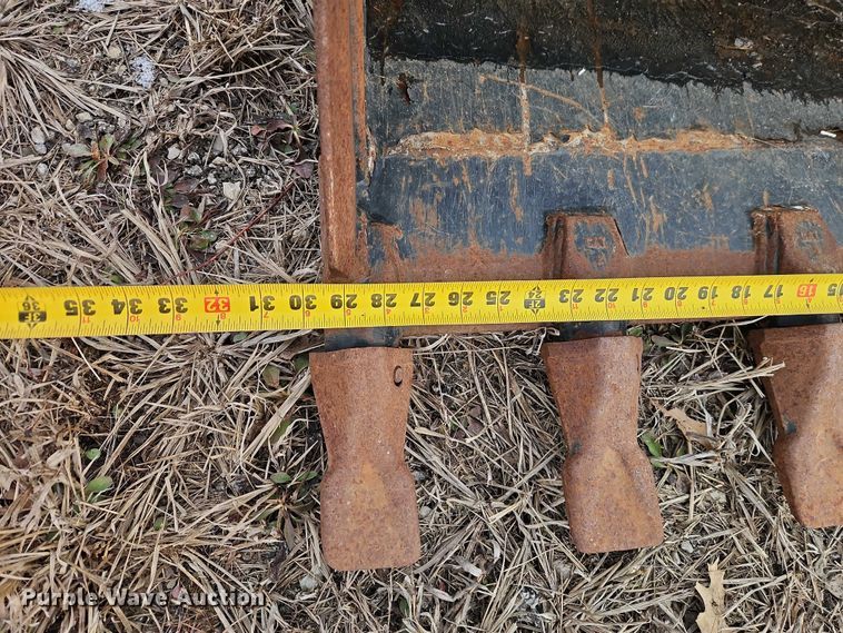 image for item FN5547 Caterpillar 420 backhoe bucket