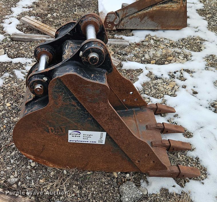 image for item FN5550 Caterpillar 420 backhoe bucket