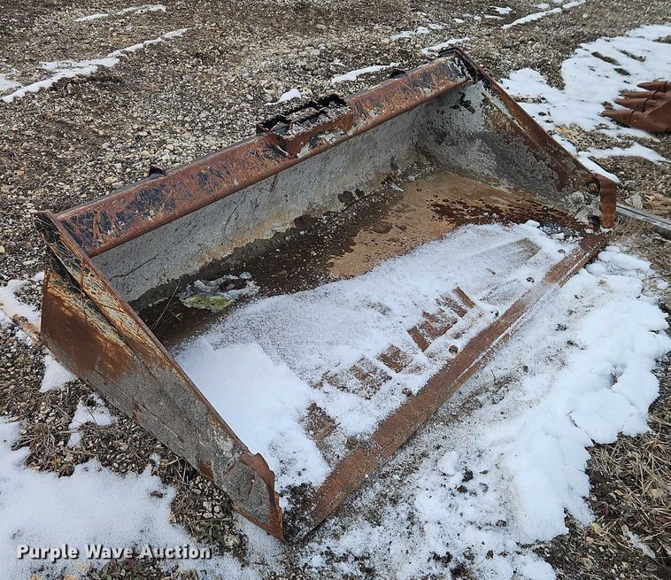 image for item FN5551 Kubota skid steer bucket