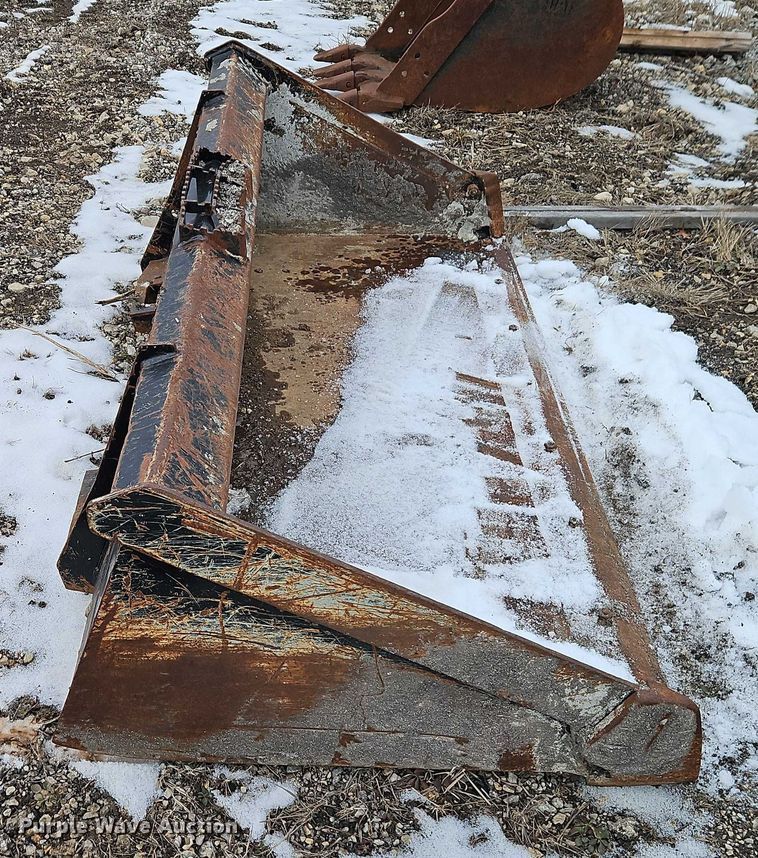 image for item FN5551 Kubota skid steer bucket