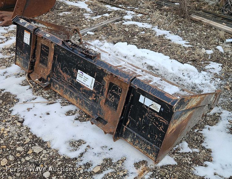 image for item FN5551 Kubota skid steer bucket