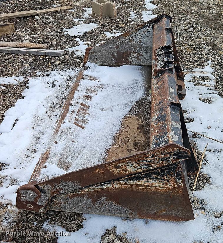 image for item FN5551 Kubota skid steer bucket