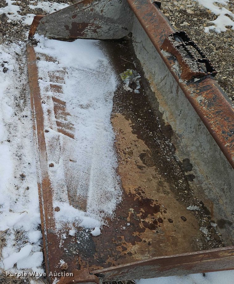 image for item FN5551 Kubota skid steer bucket