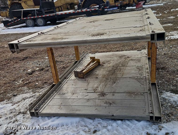 image for item FN5553 Trench box