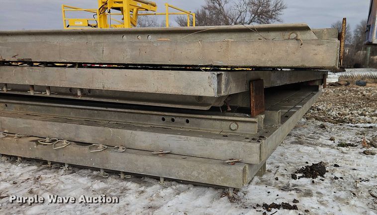 image for item FN5554 Trench box equipment