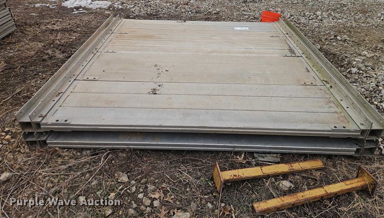 image for item FN5555 Trench box equipment