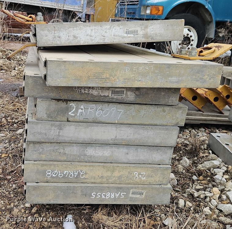 image for item FN5555 Trench box equipment