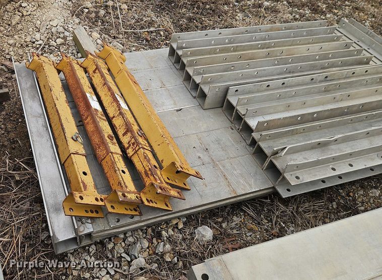 image for item FN5555 Trench box equipment