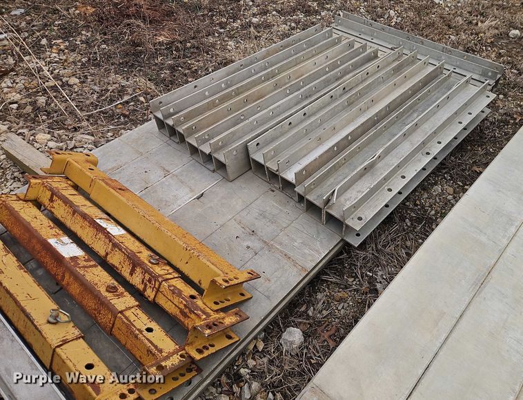 image for item FN5555 Trench box equipment