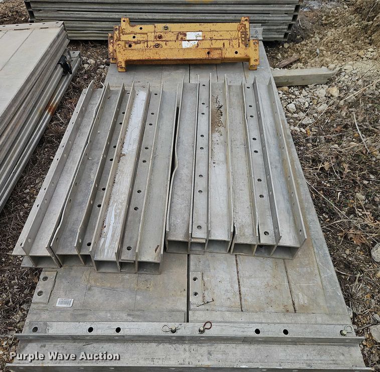 image for item FN5555 Trench box equipment