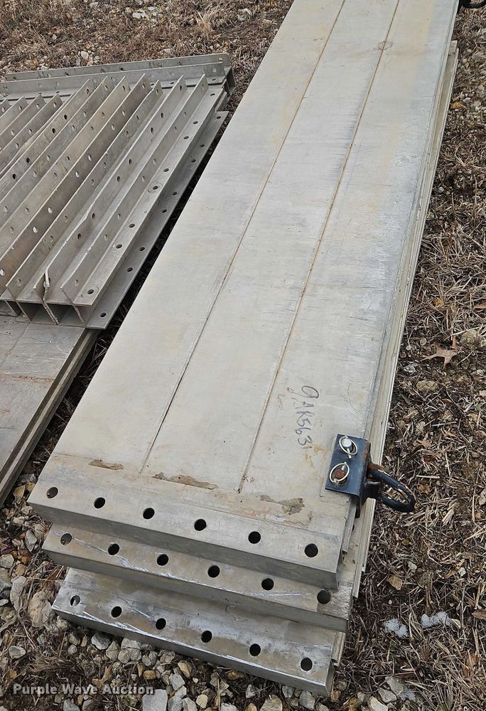 image for item FN5555 Trench box equipment