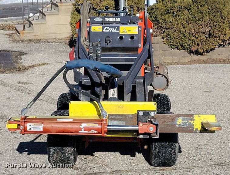 image for item NO9876 2002 Thomas 25G compact utility loader