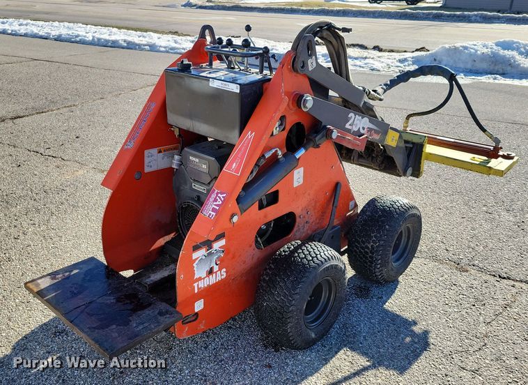 image for item NO9876 2002 Thomas 25G compact utility loader