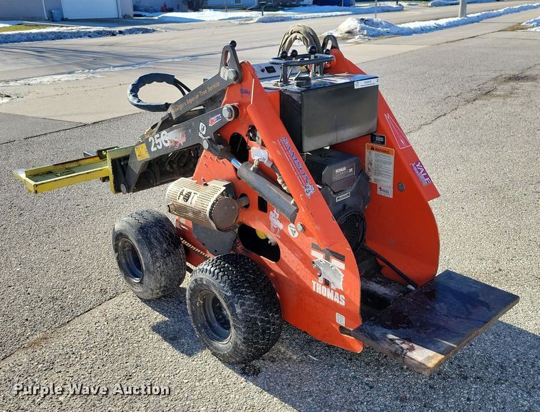 image for item NO9876 2002 Thomas 25G compact utility loader