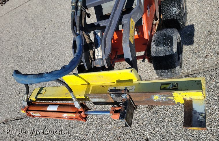 image for item NO9876 2002 Thomas 25G compact utility loader