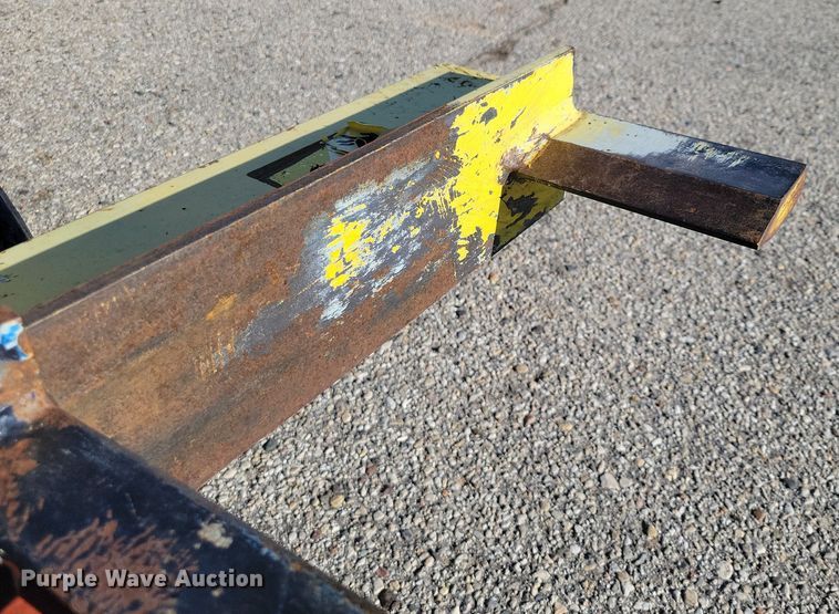 image for item NO9876 2002 Thomas 25G compact utility loader