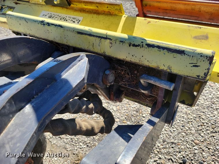 image for item NO9876 2002 Thomas 25G compact utility loader