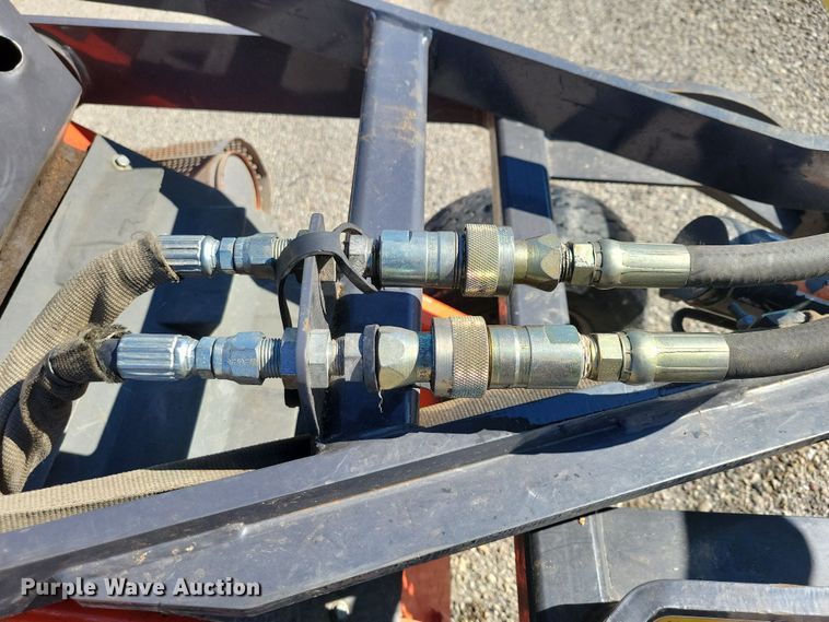 image for item NO9876 2002 Thomas 25G compact utility loader